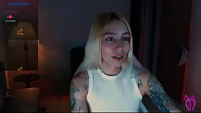 Snapshot of Saucy_Jenn chatting on 12.08.24 Saucy Jenn online show from 12.08.24