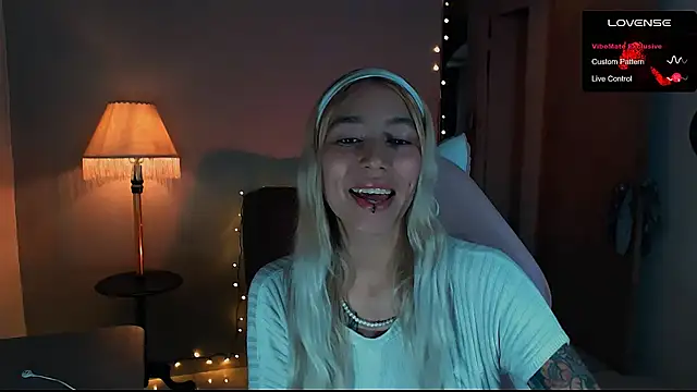 Snapshot of Saucy_Jenn chatting on 01.12.25 Saucy Jenn online show from 01.12.25