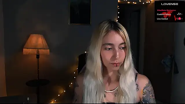 Snapshot of Saucy_Jenn chatting on 01.30.25 Saucy Jenn online show from 01.30.25