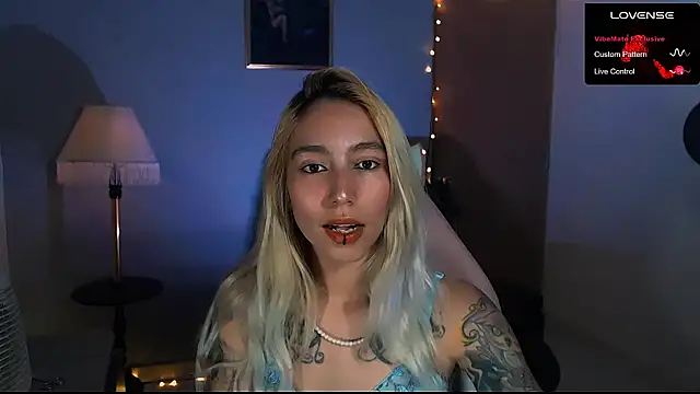 Snapshot of Saucy_Jenn chatting on 02.01.25 Saucy Jenn online show from 02.01.25