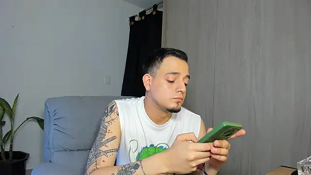 Snapshot of alejandro_calderon1 chatting on 03.06.25 alejandro calderon1 online show from 03.06.25