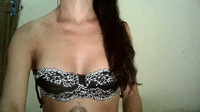 Snapshot of AlexiaDuucan chatting on 01.09.25 AlexiaDuucan online show from 01.09.25