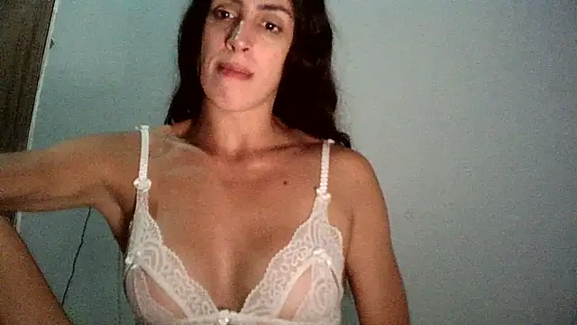 Snapshot of AlexiaDuucan chatting on 01.16.25 AlexiaDuucan online show from 01.16.25
