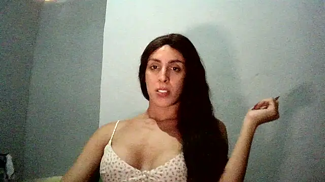Snapshot of AlexiaDuucan chatting on 01.24.25 AlexiaDuucan online show from 01.24.25