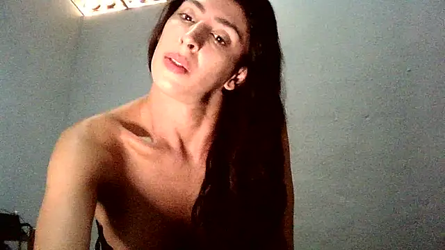 Snapshot of AlexiaDuucan chatting on 01.25.25 AlexiaDuucan online show from 01.25.25