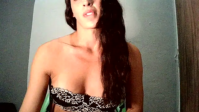 Snapshot of AlexiaDuucan chatting on 02.01.25 AlexiaDuucan online show from 02.01.25