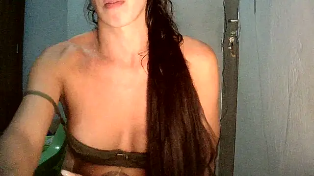 Snapshot of AlexiaDuucan chatting on 09.26.25 AlexiaDuucan online show from 09.26.25