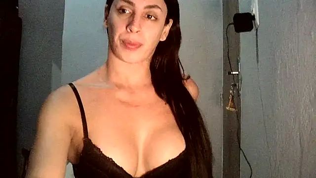 Snapshot of AlexiaDuucan chatting on 10.04.25 AlexiaDuucan online show from 10.04.25