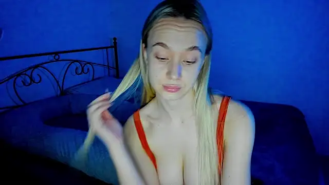 Snapshot of SexyCocobutt chatting on 12.22.24 SexyCocobutt online show from 12.22.24