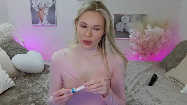 Snapshot of Veronika_Mitchel chatting on 03.18.25 Veronika Mitchel online show from 03.18.25