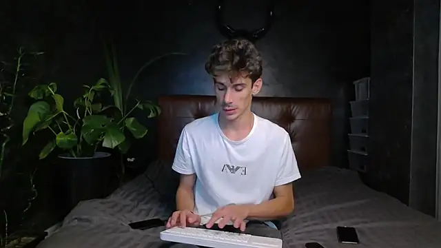 Snapshot of DanielCrush1 chatting on 09.28.25 DanielCrush1 online show from 09.28.25