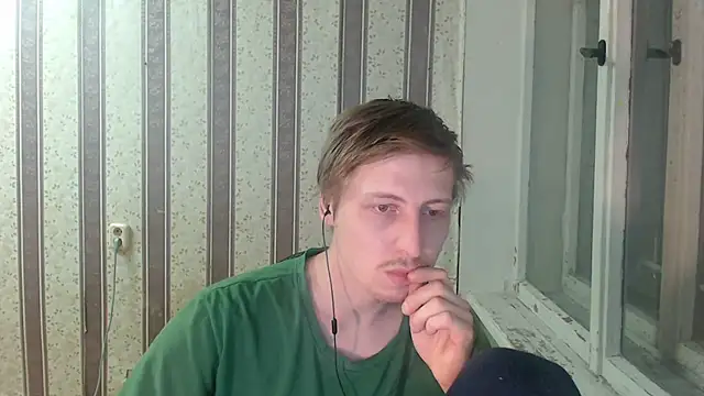 Snapshot of darienlarge chatting on 02.08.25 darienlarge online show from 02.08.25