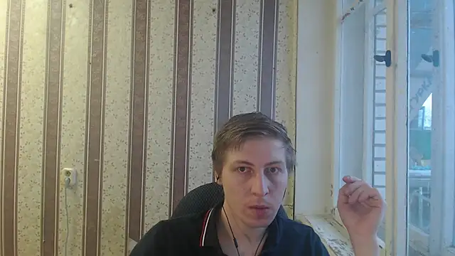 Snapshot of darienlarge chatting on 02.13.25 darienlarge online show from 02.13.25