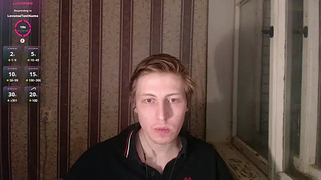 Snapshot of darienlarge chatting on 02.16.25 darienlarge online show from 02.16.25