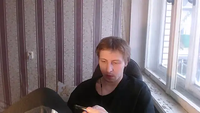 Snapshot of darienlarge chatting on 02.18.25 darienlarge online show from 02.18.25