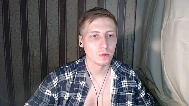 Snapshot of darienlarge chatting on 02.20.25 darienlarge online show from 02.20.25