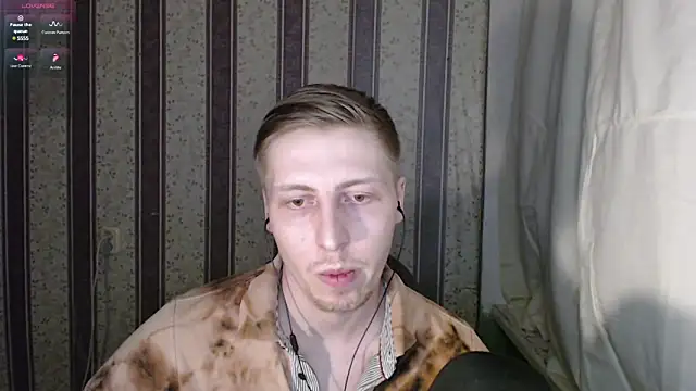 Snapshot of darienlarge chatting on 02.21.25 darienlarge online show from 02.21.25