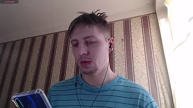 Snapshot of darienlarge chatting on 02.25.25 darienlarge online show from 02.25.25