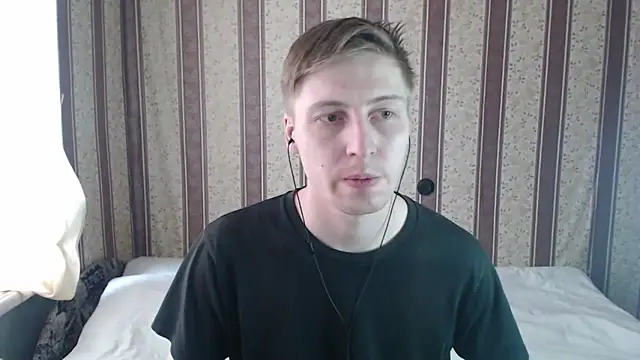 Snapshot of darienlarge chatting on 03.11.25 darienlarge online show from 03.11.25