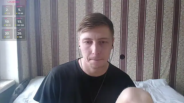 Snapshot of darienlarge chatting on 03.14.25 darienlarge online show from 03.14.25