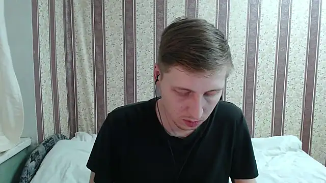Snapshot of darienlarge chatting on 03.16.25 darienlarge online show from 03.16.25