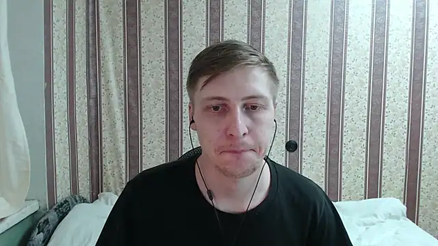 Snapshot of darienlarge chatting on 03.16.25 darienlarge online show from 03.16.25
