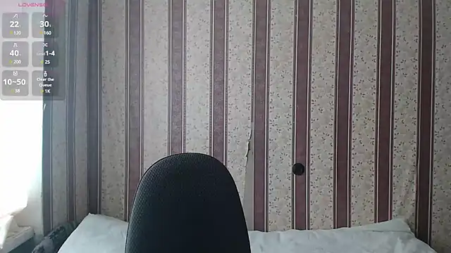 Snapshot of darienlarge chatting on 03.18.25 darienlarge online show from 03.18.25