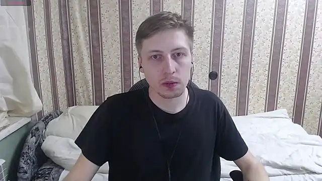 Snapshot of darienlarge chatting on 03.18.25 darienlarge online show from 03.18.25