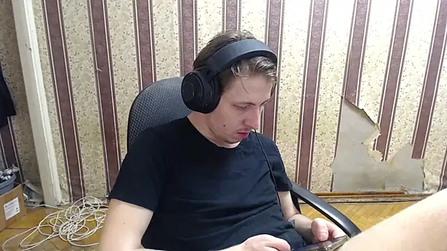 Snapshot of darienlarge chatting on 10.02.25 darienlarge online show from 10.02.25