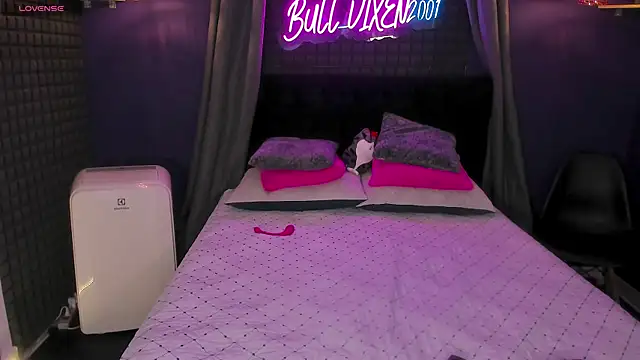 bull vixen2001 online show from 09.18.25