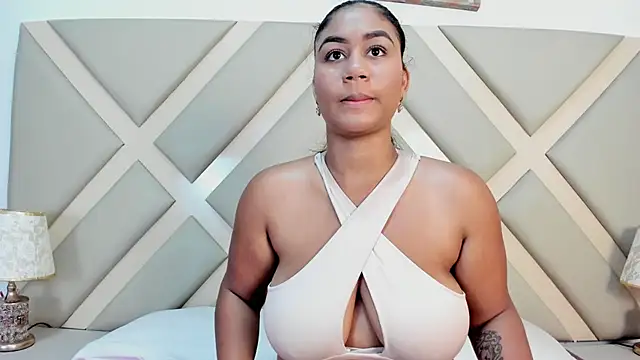 Snapshot of SSCARLETH_ chatting on 02.06.25 SSCARLETH  online show from 02.06.25