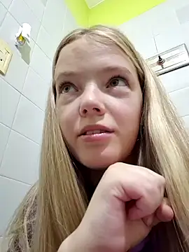 Snapshot of -veranito- chatting on 02.04.25 -veranito- online show from 02.04.25