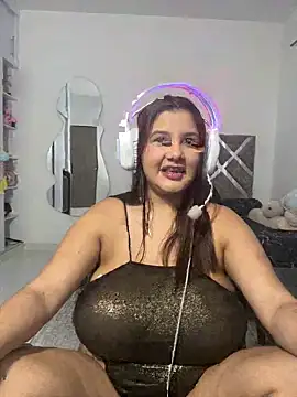 Snapshot of ValleryParker chatting on 10.27.25 ValleryParker online show from 10.27.25