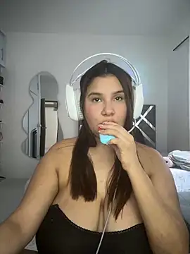 Snapshot of ValleryParker chatting on 11.02.25 ValleryParker online show from 11.02.25