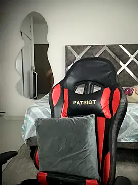 Snapshot of ValleryParker chatting on 11.18.25 ValleryParker online show from 11.18.25