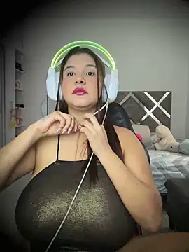 Snapshot of ValleryParker chatting on 11.20.25 ValleryParker online show from 11.20.25