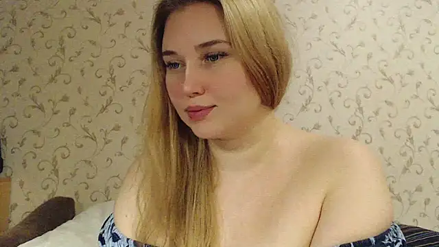 Snapshot of mmmPinUpGirl chatting on 12.08.24 mmmPinUpGirl online show from 12.08.24