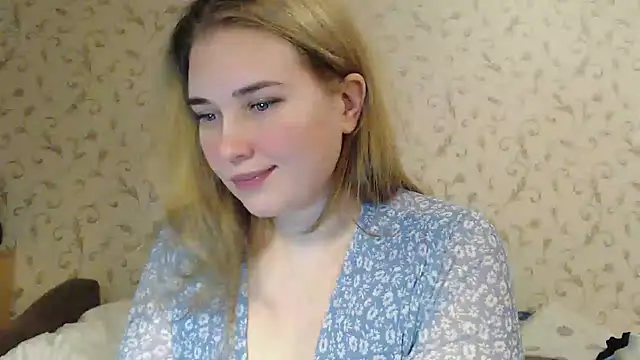 Snapshot of mmmPinUpGirl chatting on 12.15.24 mmmPinUpGirl online show from 12.15.24