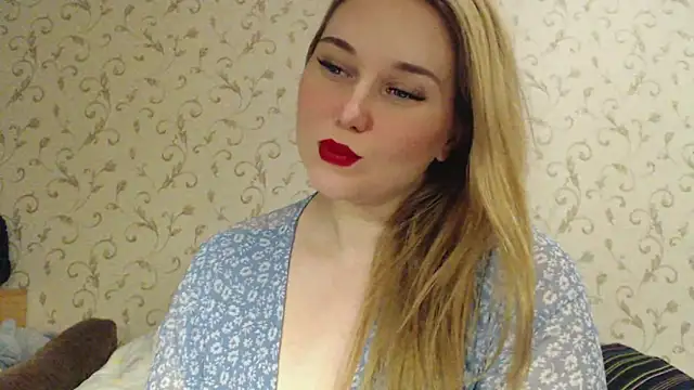 Snapshot of mmmPinUpGirl chatting on 02.18.25 mmmPinUpGirl online show from 02.18.25