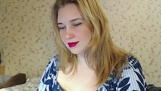 Snapshot of mmmPinUpGirl chatting on 03.10.25 mmmPinUpGirl online show from 03.10.25
