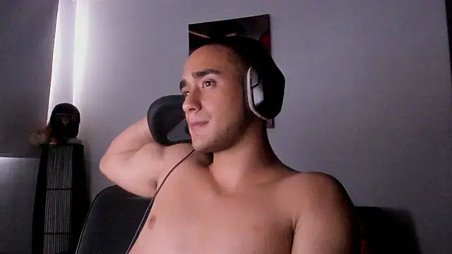 Snapshot of AlexRivera6 chatting on 12.19.24 AlexRivera6 online show from 12.19.24