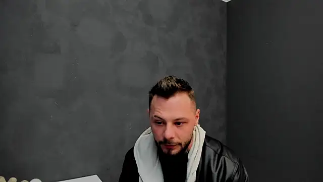Snapshot of BrianHunts chatting on 12.29.24 BrianHunts online show from 12.29.24