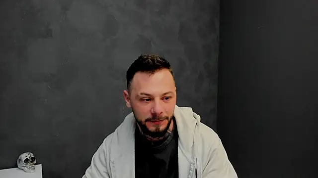 Snapshot of BrianHunts chatting on 01.04.25 BrianHunts online show from 01.04.25