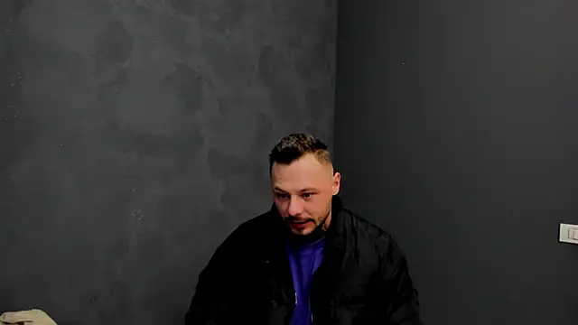 Snapshot of BrianHunts chatting on 01.12.25 BrianHunts online show from 01.12.25