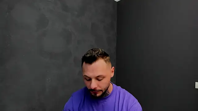 Snapshot of BrianHunts chatting on 01.12.25 BrianHunts online show from 01.12.25