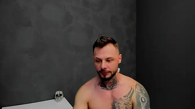 Snapshot of BrianHunts chatting on 01.28.25 BrianHunts online show from 01.28.25