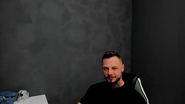 Snapshot of BrianHunts chatting on 02.11.25 BrianHunts online show from 02.11.25