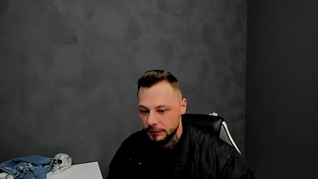 Snapshot of BrianHunts chatting on 02.12.25 BrianHunts online show from 02.12.25