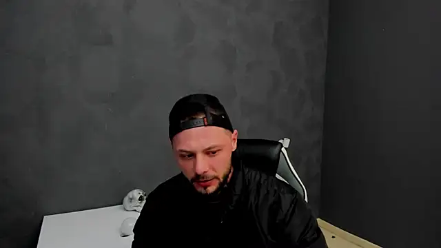 Snapshot of BrianHunts chatting on 03.19.25 BrianHunts online show from 03.19.25
