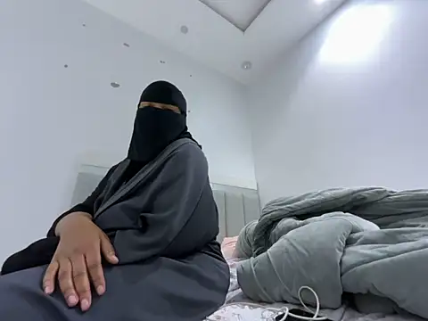 Snapshot of Submissive_Arab chatting on 12.27.24 Submissive Arab online show from 12.27.24